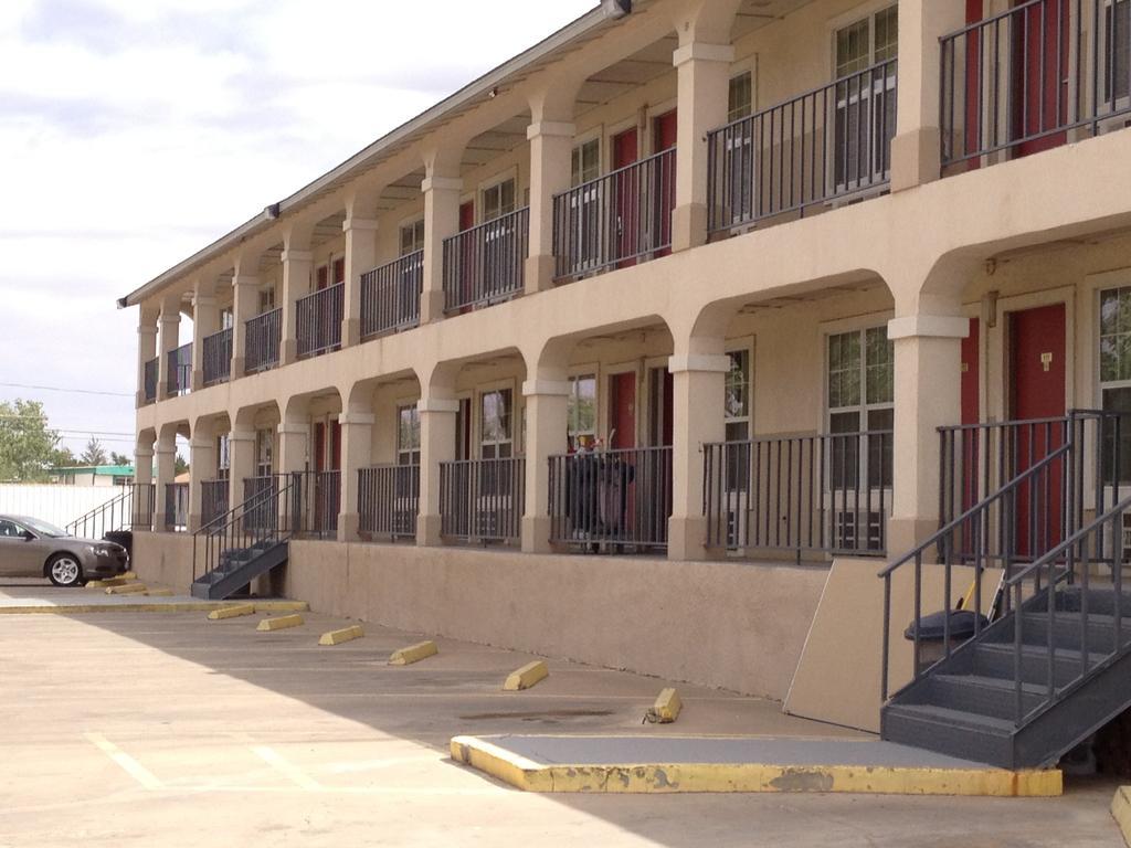 Villa West Inn Odessa Buitenkant foto