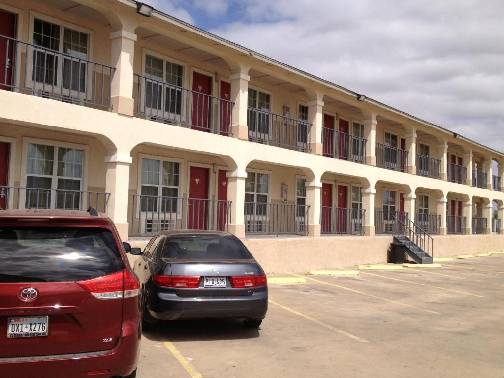 Villa West Inn Odessa Buitenkant foto