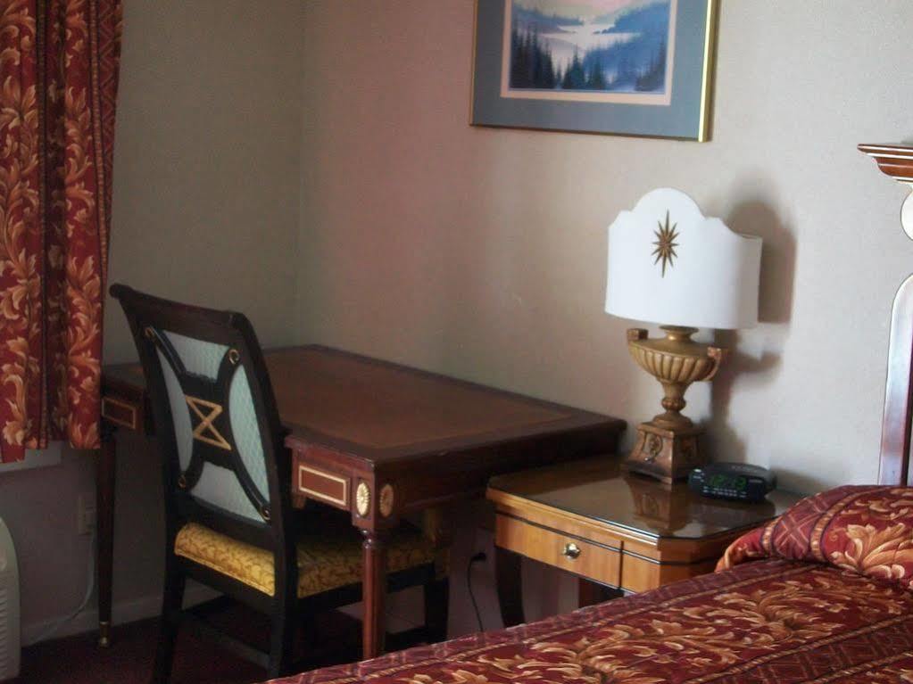 Villa West Inn Odessa Buitenkant foto